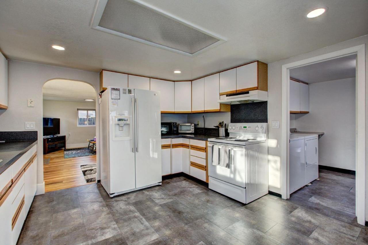 Little Blue Bungalow On Boise'S Bench, Pet Friendly, Fully Fenced Yard With Doggie Door! 2 Miles From Bsu, 5 Minutes From Downtown Boise, Desk And Workstation For Remote Workers, 2 Tv'S Large Walk-In Closet, Good For Mid-Term Stays Экстерьер фото