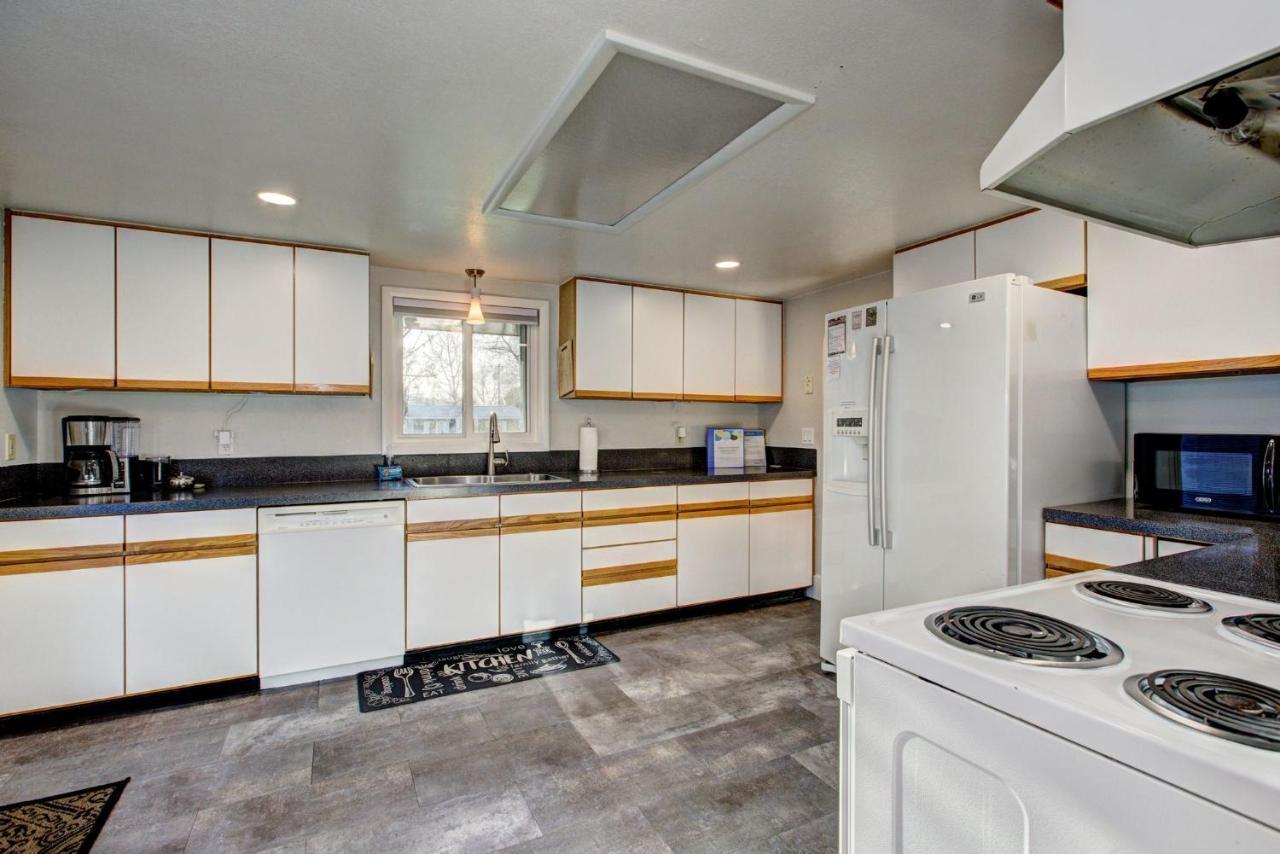 Little Blue Bungalow On Boise'S Bench, Pet Friendly, Fully Fenced Yard With Doggie Door! 2 Miles From Bsu, 5 Minutes From Downtown Boise, Desk And Workstation For Remote Workers, 2 Tv'S Large Walk-In Closet, Good For Mid-Term Stays Экстерьер фото