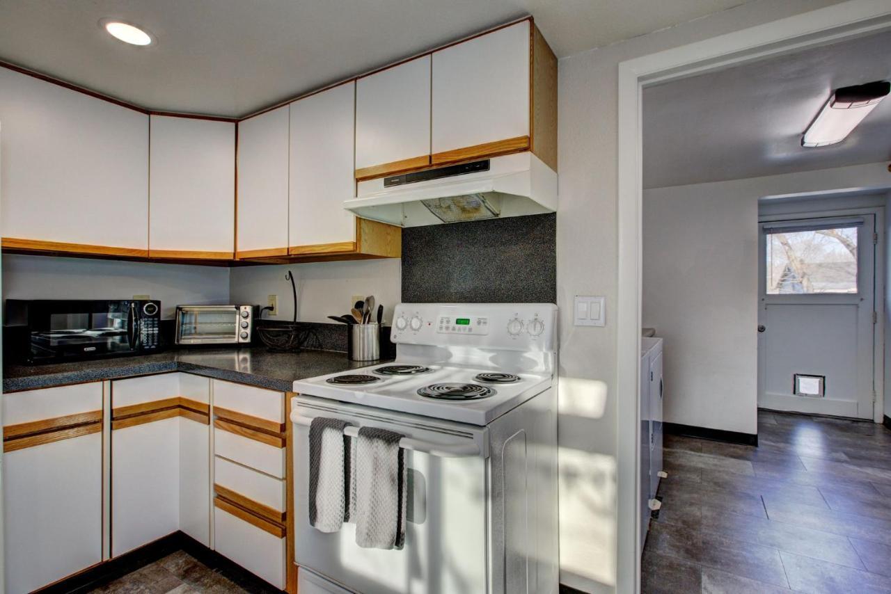 Little Blue Bungalow On Boise'S Bench, Pet Friendly, Fully Fenced Yard With Doggie Door! 2 Miles From Bsu, 5 Minutes From Downtown Boise, Desk And Workstation For Remote Workers, 2 Tv'S Large Walk-In Closet, Good For Mid-Term Stays Экстерьер фото