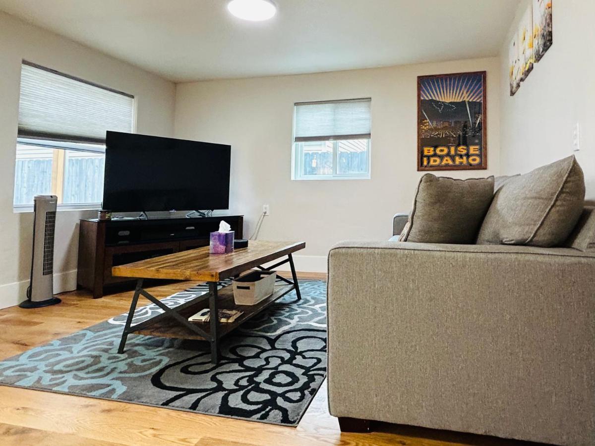 Little Blue Bungalow On Boise'S Bench, Pet Friendly, Fully Fenced Yard With Doggie Door! 2 Miles From Bsu, 5 Minutes From Downtown Boise, Desk And Workstation For Remote Workers, 2 Tv'S Large Walk-In Closet, Good For Mid-Term Stays Экстерьер фото