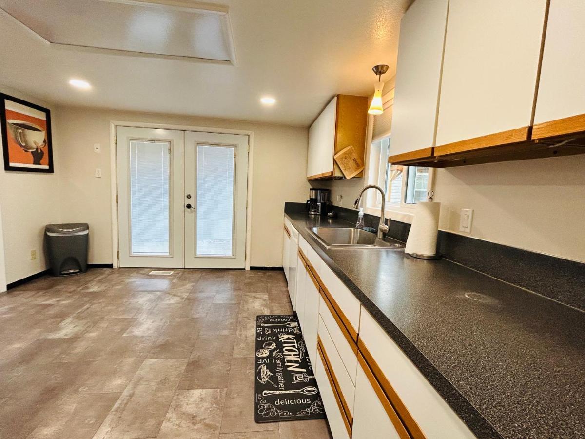 Little Blue Bungalow On Boise'S Bench, Pet Friendly, Fully Fenced Yard With Doggie Door! 2 Miles From Bsu, 5 Minutes From Downtown Boise, Desk And Workstation For Remote Workers, 2 Tv'S Large Walk-In Closet, Good For Mid-Term Stays Экстерьер фото