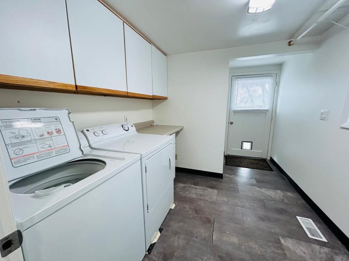 Little Blue Bungalow On Boise'S Bench, Pet Friendly, Fully Fenced Yard With Doggie Door! 2 Miles From Bsu, 5 Minutes From Downtown Boise, Desk And Workstation For Remote Workers, 2 Tv'S Large Walk-In Closet, Good For Mid-Term Stays Экстерьер фото