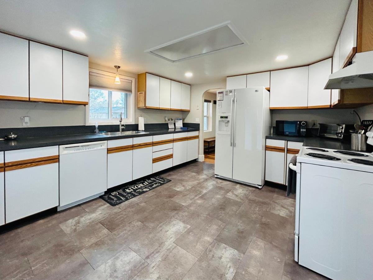 Little Blue Bungalow On Boise'S Bench, Pet Friendly, Fully Fenced Yard With Doggie Door! 2 Miles From Bsu, 5 Minutes From Downtown Boise, Desk And Workstation For Remote Workers, 2 Tv'S Large Walk-In Closet, Good For Mid-Term Stays Экстерьер фото