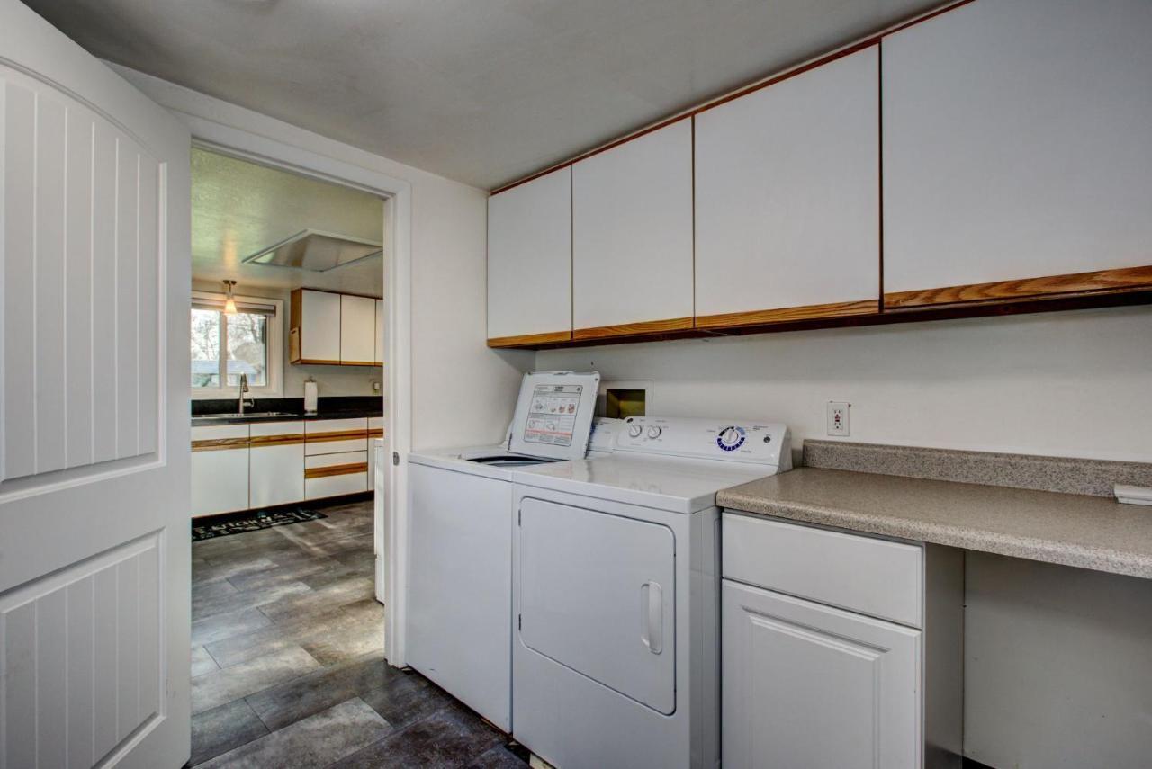 Little Blue Bungalow On Boise'S Bench, Pet Friendly, Fully Fenced Yard With Doggie Door! 2 Miles From Bsu, 5 Minutes From Downtown Boise, Desk And Workstation For Remote Workers, 2 Tv'S Large Walk-In Closet, Good For Mid-Term Stays Экстерьер фото